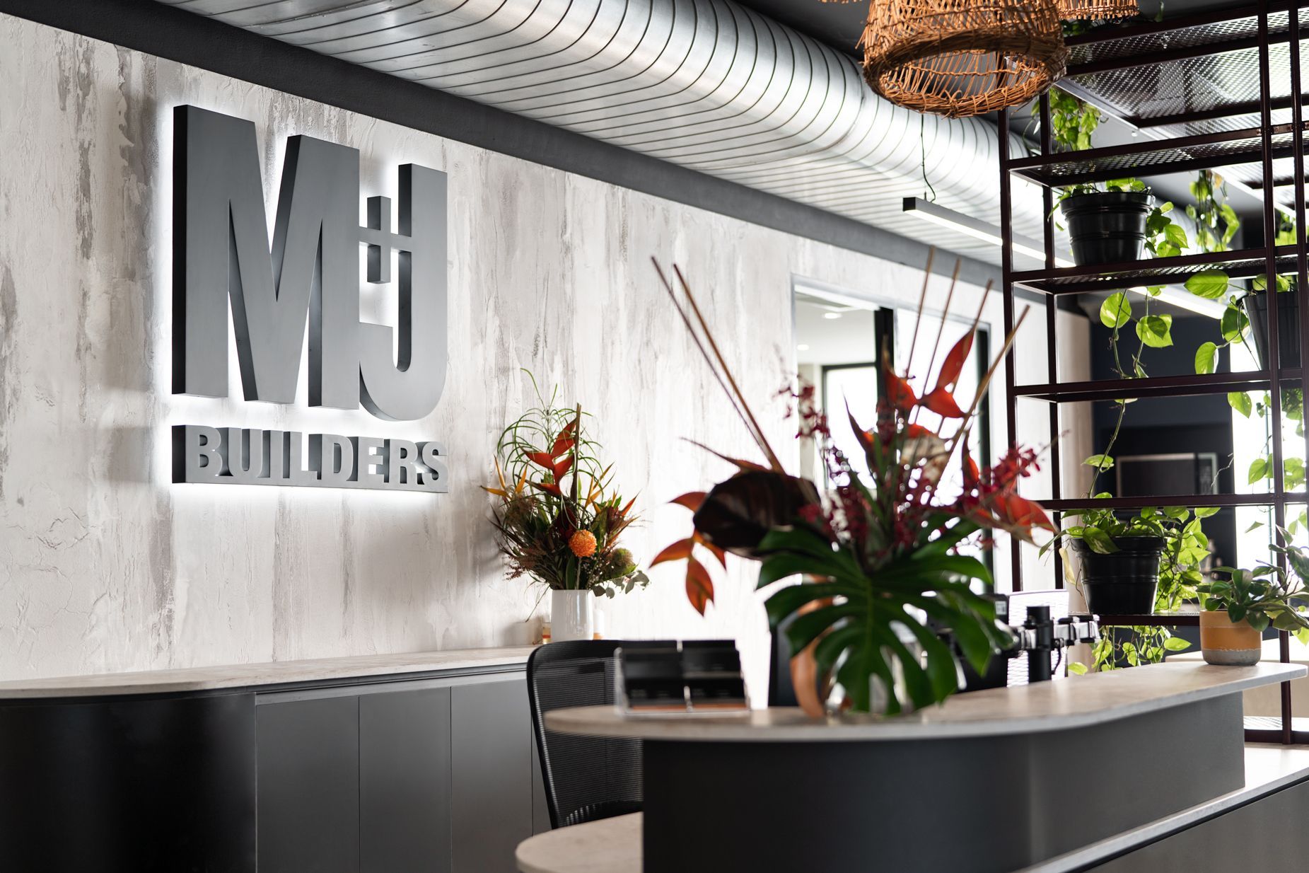 M+J Builders logo