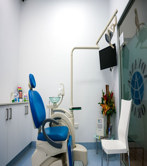 Advance Oral Dentures logo