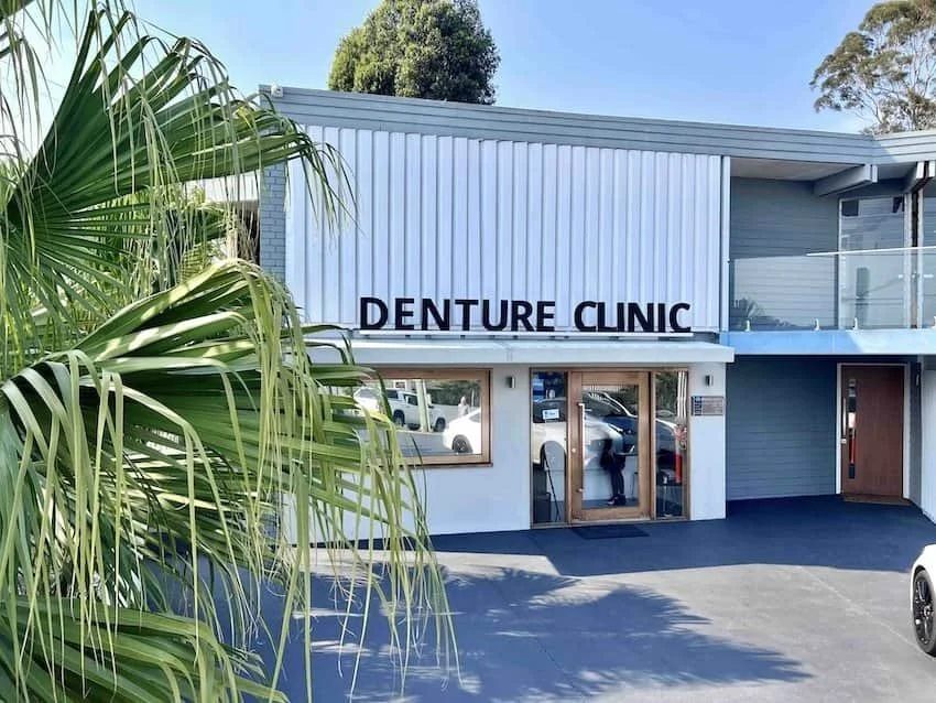 Denture Haus logo